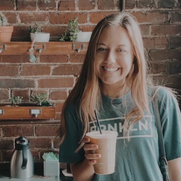 Meet your Posher, Ashley - Picture 1 of 1